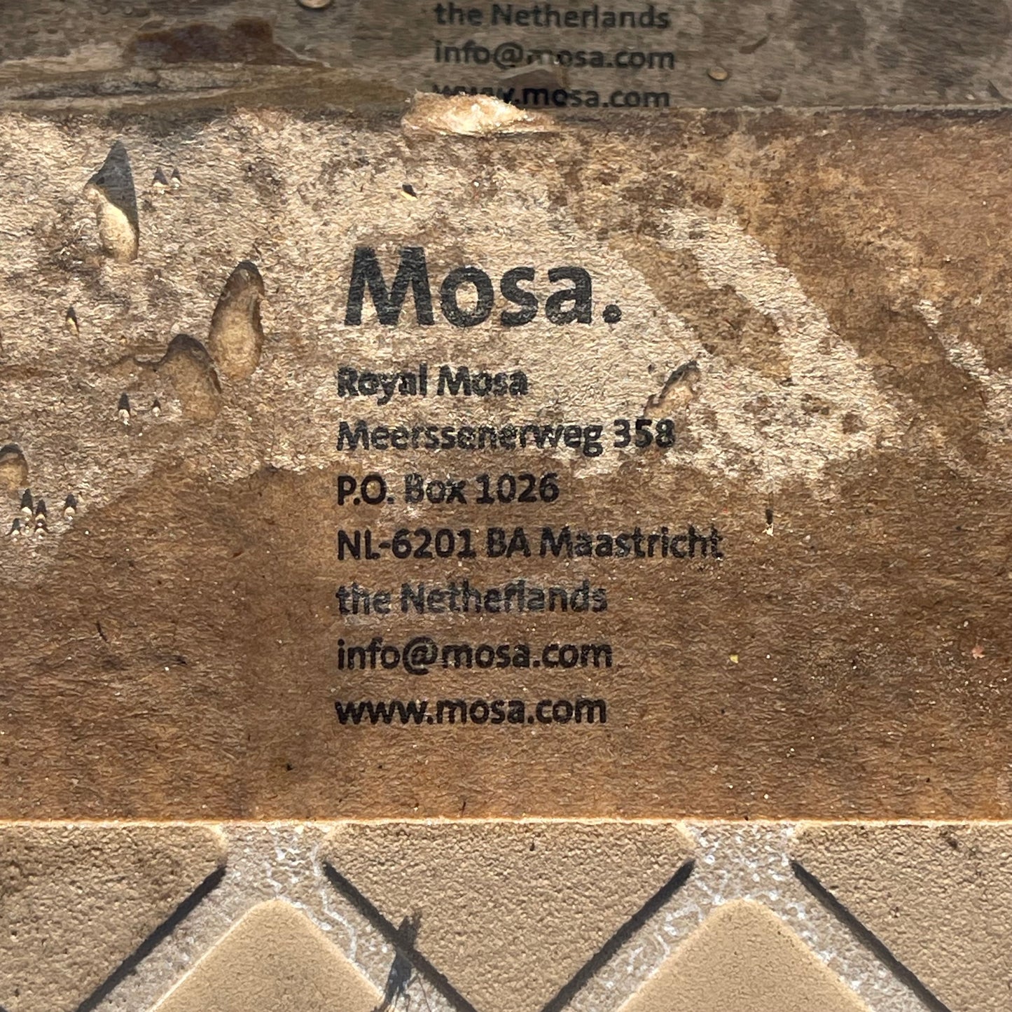 Z@ ROYAL MOSA Textured Porcelain Floor Tiles, White 23.5”x23.5” MADE IN NETHERLANDS (New, 18 Whole)