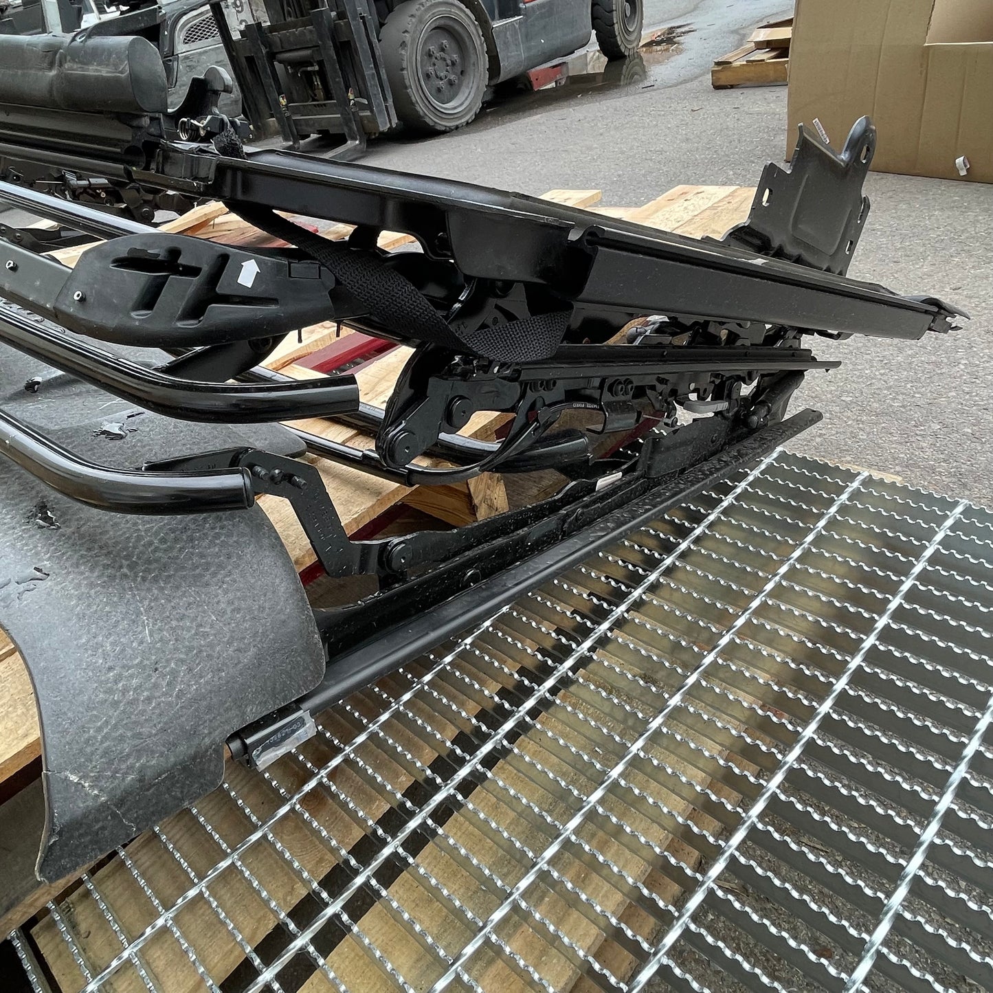 Z@ FORD BRONCO OEM SoftTop Car Roof Frame Assembly M2DZ-7853000-BG (AS-IS)