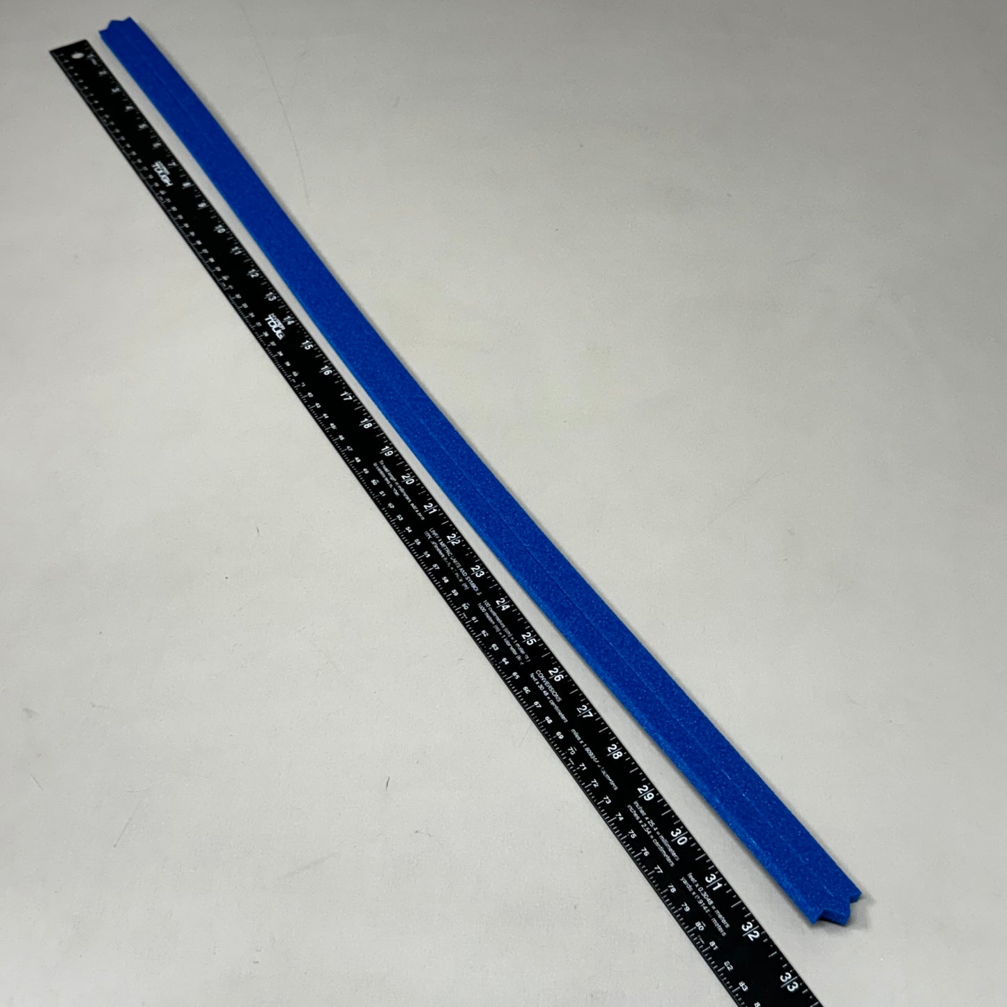 NOTT CO (1,000 PACK) Custom Packing Blue Foam Strip w/ Slit Parts 32” Long 441615