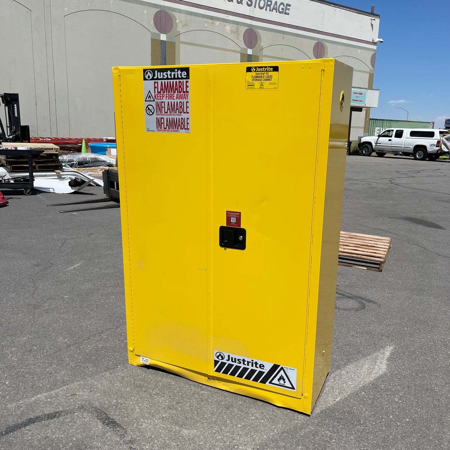 Z@ JUSTRITE Sure-Grip EX Flammable Liquid Storage Cabinet 45 Gal Capacity 65"x43.5"x18" 894520 (AS-IS)