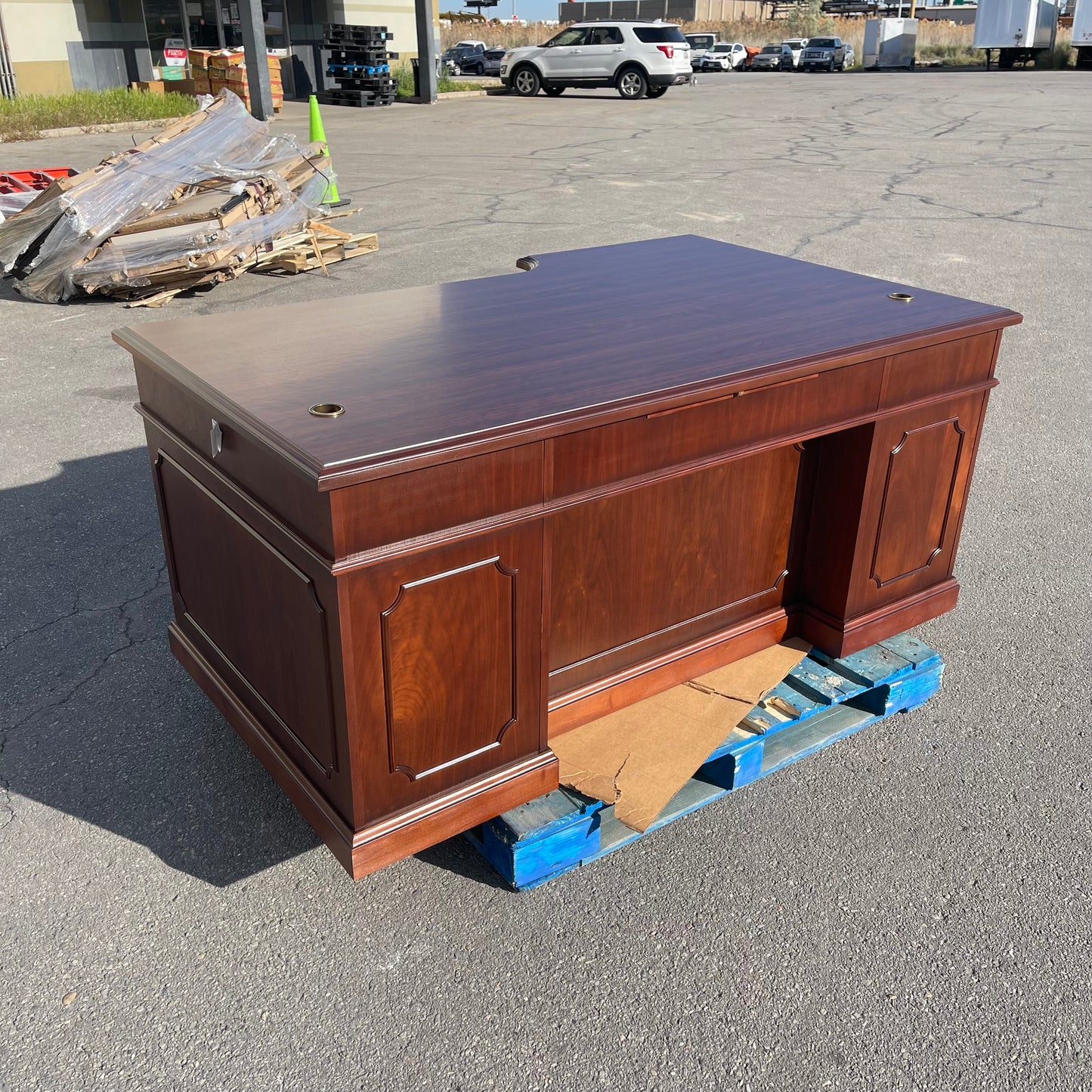 DARRAN Traditional Executive Desk Mahogany