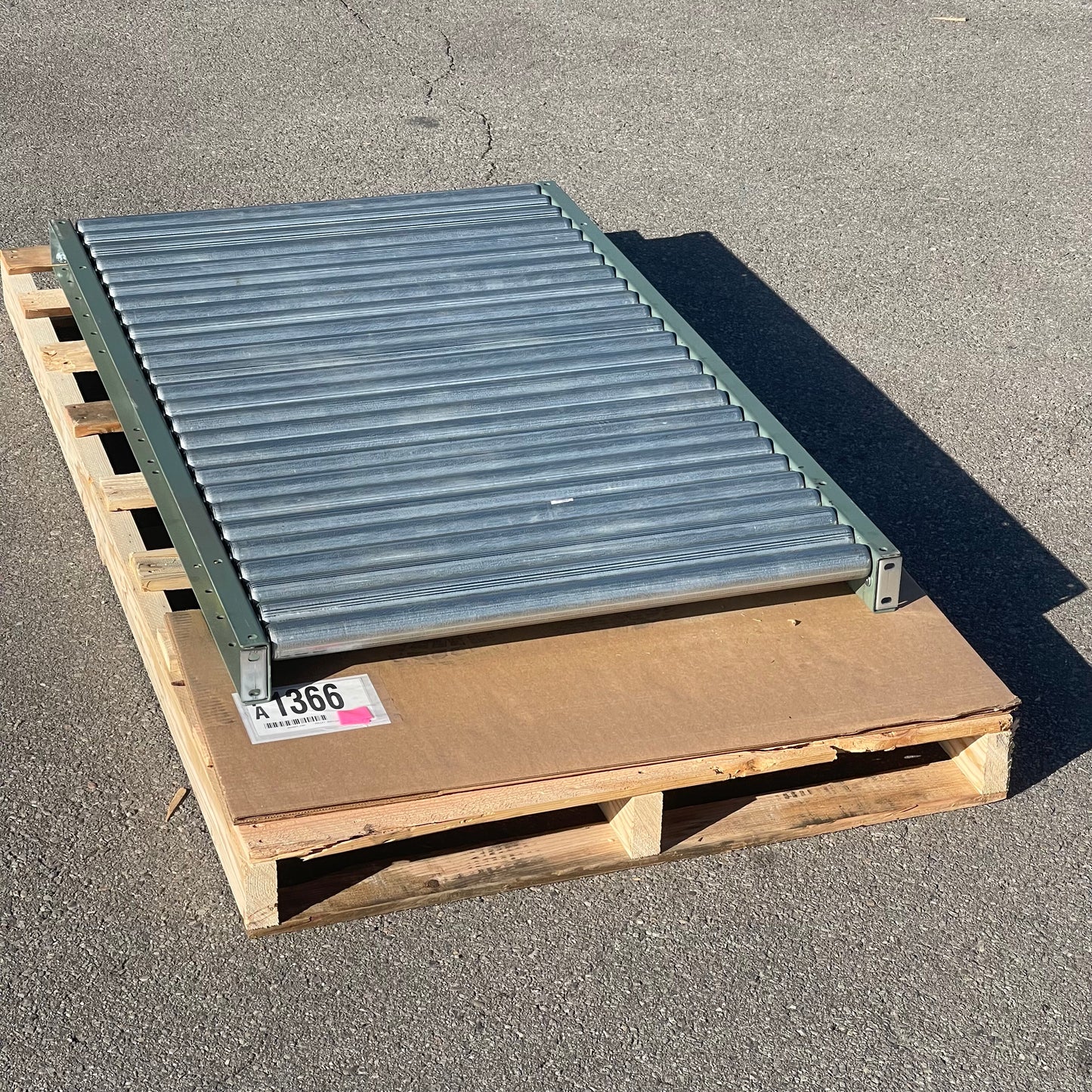 ZA@ Pallet of HYTROL Gravity Roller Conveyor 60”x36”x4” 19GSR-33-2.25-5 (AS-IS)