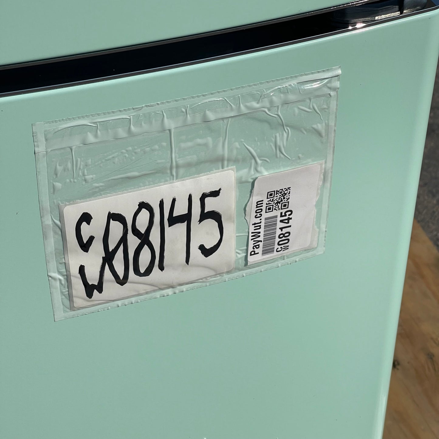 UNIQUE APPLIANCES Classic Series Bottom Mount Refrigerator 75"x29"x28" Ocean Mist UNQ-455L (Good)