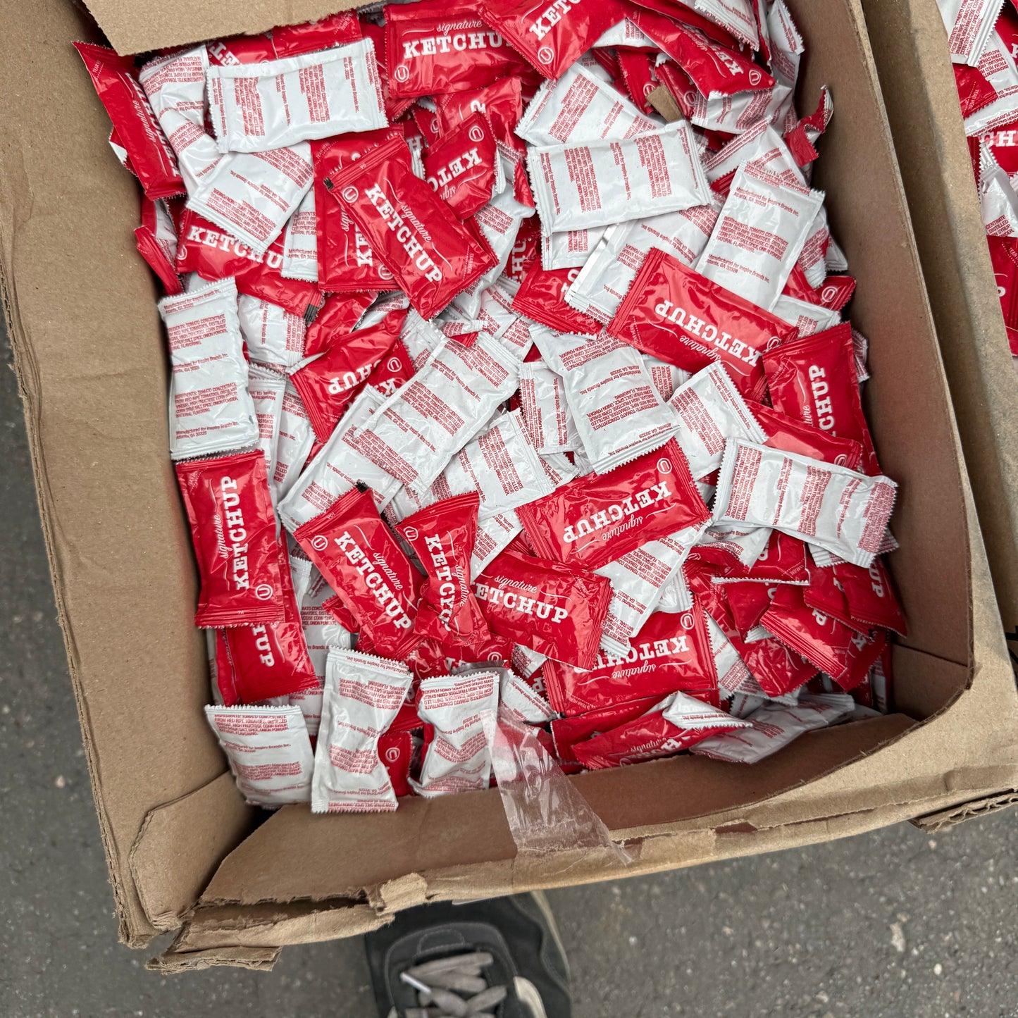 ZA@ Pallet of KETCHUP & a Little MAYO (Past BB Date)— A DIY Fry Sauce Maker’s Delight! (AS-IS) 11-11-Floor