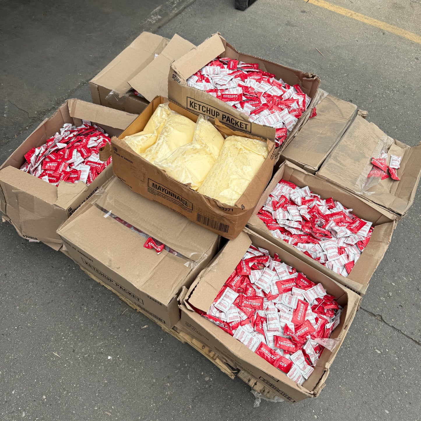 ZA@ Pallet of KETCHUP & a Little MAYO (Past BB Date)— A DIY Fry Sauce Maker’s Delight! (AS-IS) 11-11-Floor