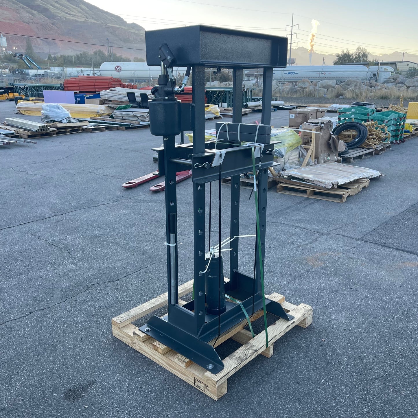 Z@ DAKE 20-Ton H-Frame Hydraulic Press 74.8”x33.5”x25.5” Grey 20 H (AS-IS)