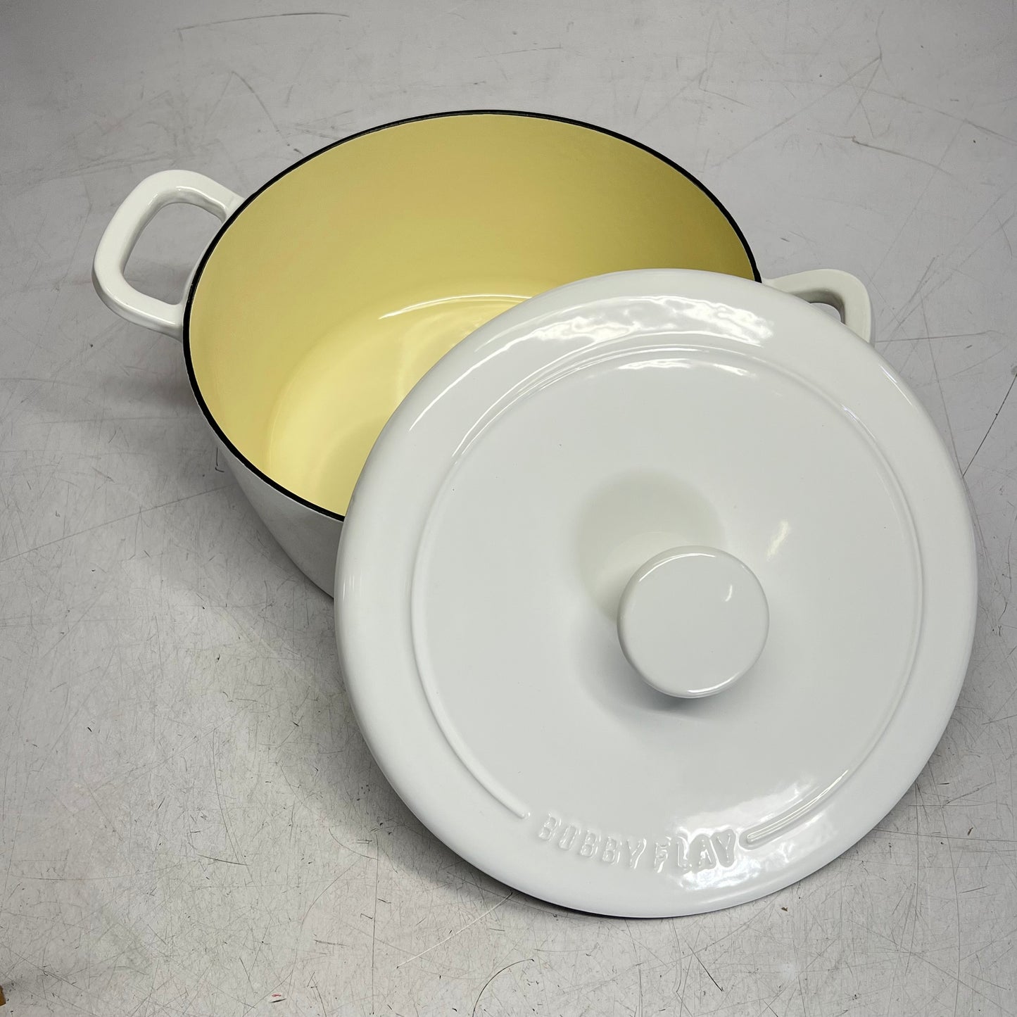 GREEN PAN  Bobby Flay Enameled Cast Iron Round Dutch Oven W/ Lid 5.5 Qt White