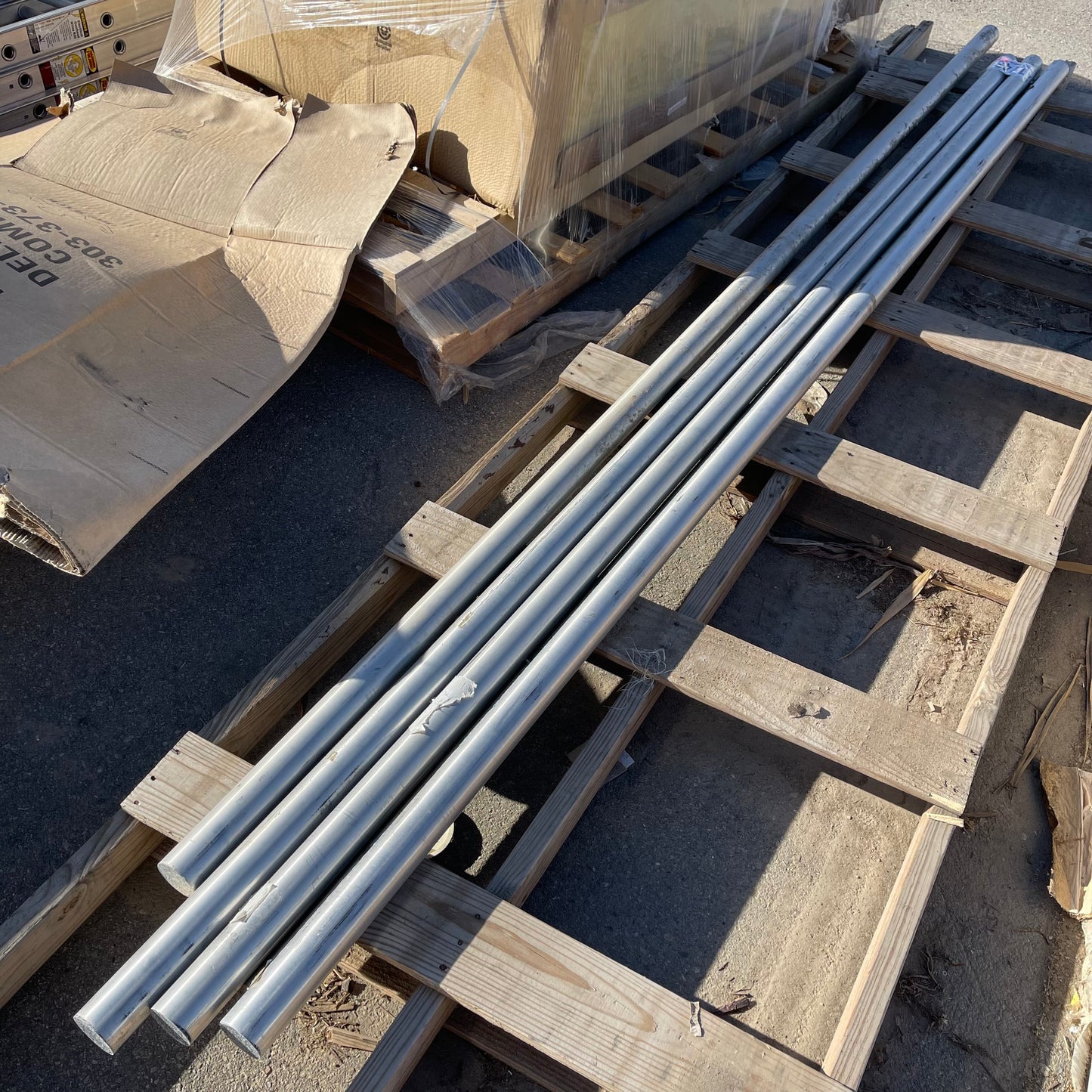 ZA@ Pallet of ALUMINUM Rod 2” Diameter 70 lbs (AS-IS)