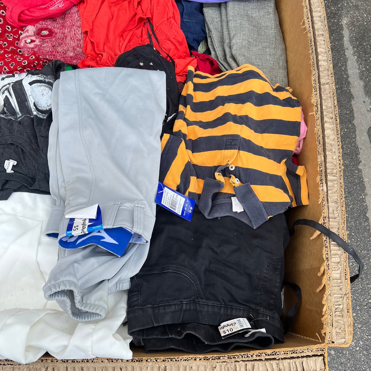 ZA@ Pallet of MIXED Assorted Clothing Men's, Women's & Childrens  (AS-IS)