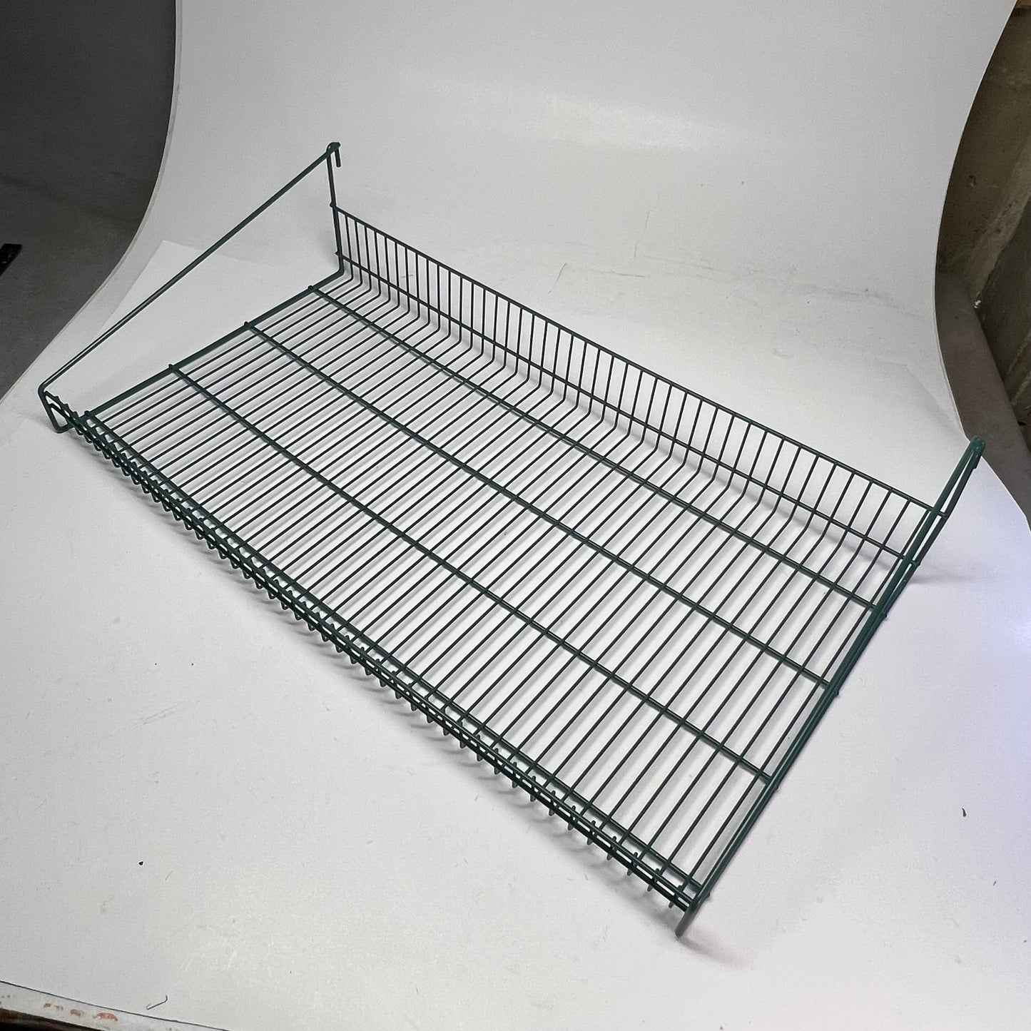 QUANTUM FOODSERVICE Store Grid Shelve w/ Hooks 36"x18"x7.5" Green SG-LS1836P
