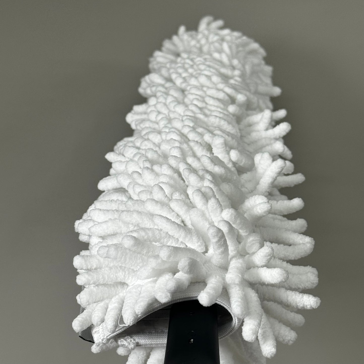 RUBBERMAID Flexible Hygen Microfiber Hi-Performance Wand Duster White 779155