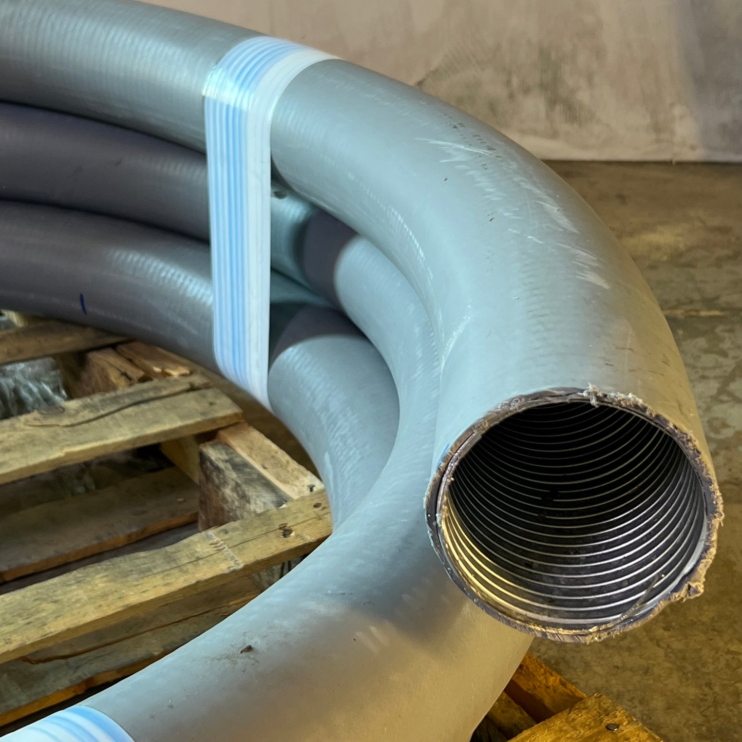 SOUTHWIRE TITAN 2 Metallic Liquidtight Flexible Conduit Sz 28ft x 4.5"D Grey 95076733