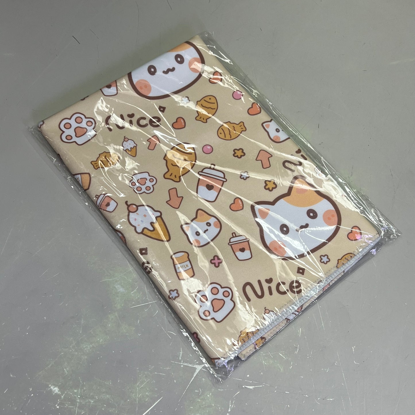 LOVLEY CAVES Self Adhesive Cat Wrap Grooming Polyester Blanket Kawaii Pattern 21"