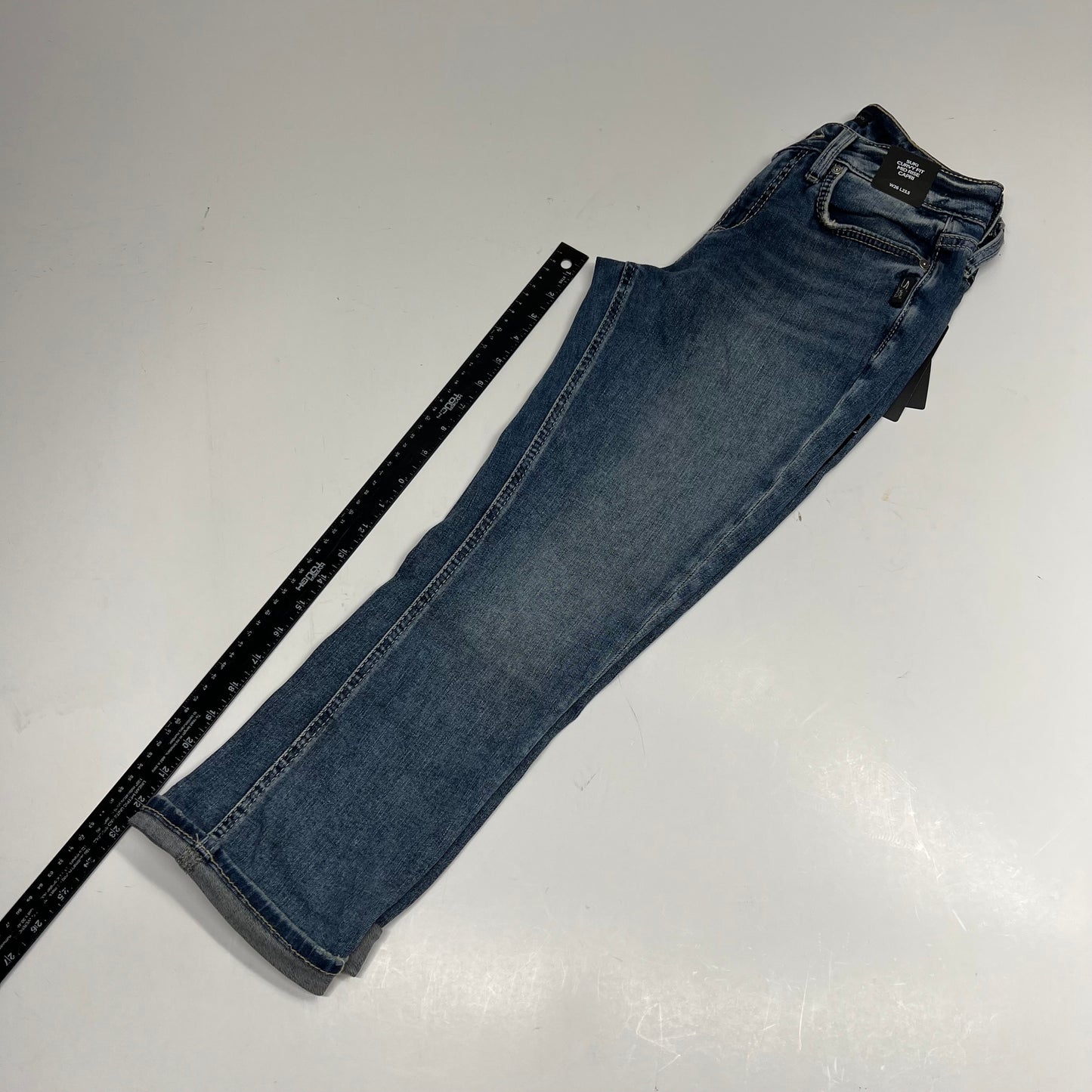 SILVER JEANS CO Suki Curvy Fit Mid Rise Capri Women's Sz 26/23.5 Medium Wash