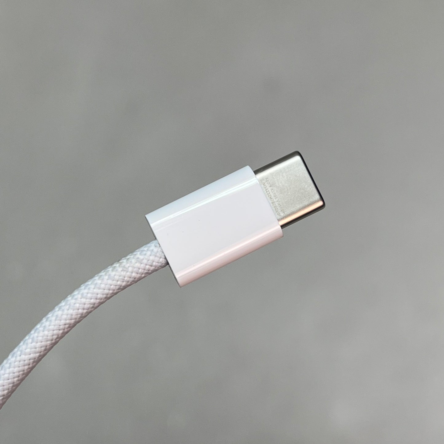 APPLE USB-C Woven Charging Cable 60 Watts (1M) White MQKJ3AM/A (Return)