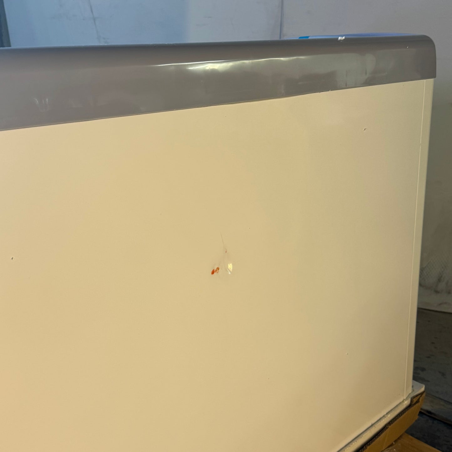 AVANTCO Customizable Curved Top Display Freezer 49-5/8" DFC13-|HCL (As-Is)