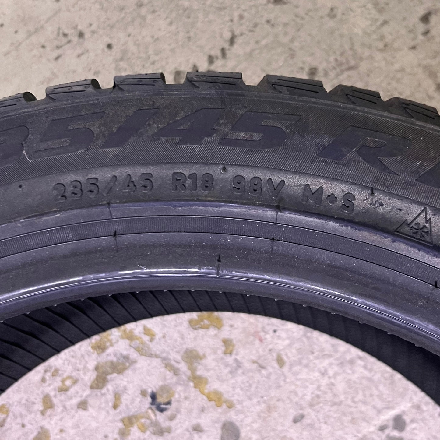 PIRELLI Winter Sottozero 3 Tire 235/45 R18 98V DOT 2022, 3608800