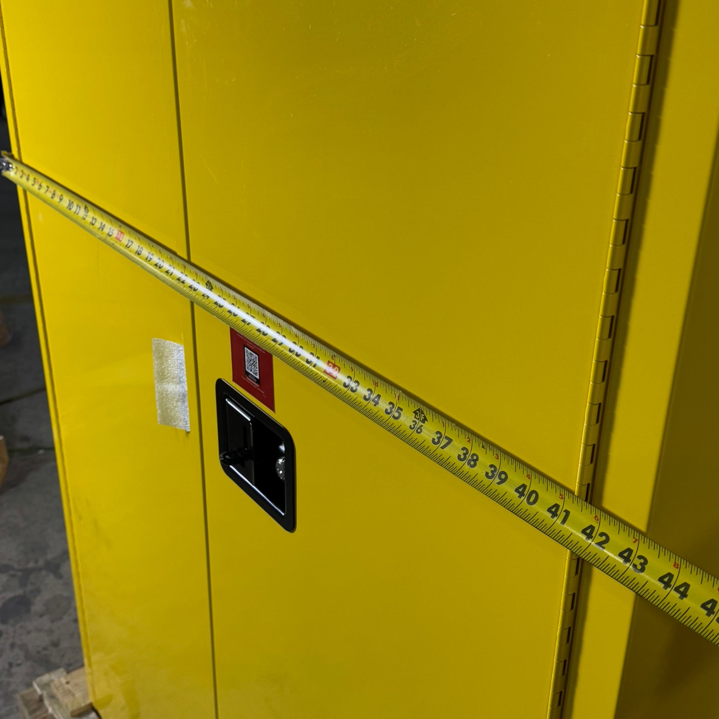 ZA@ JUSTRITE Sure-Grip EX Flammable Liquid Safety Storage Cabinet 45 Gal 18”Wx43”Lx65”H 894500 (AS-IS, Minor Damage)