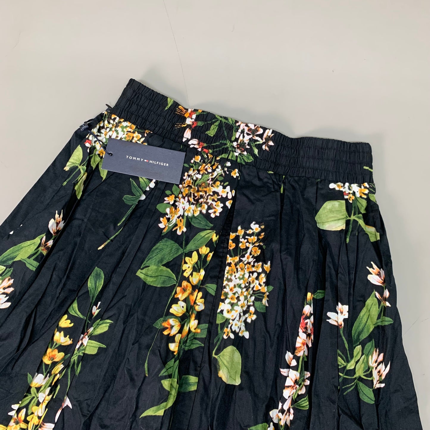 TOMMY HILFIGER Women's Garden Tour Skirt Sz-4 (Small) Black Floral T7BC0511