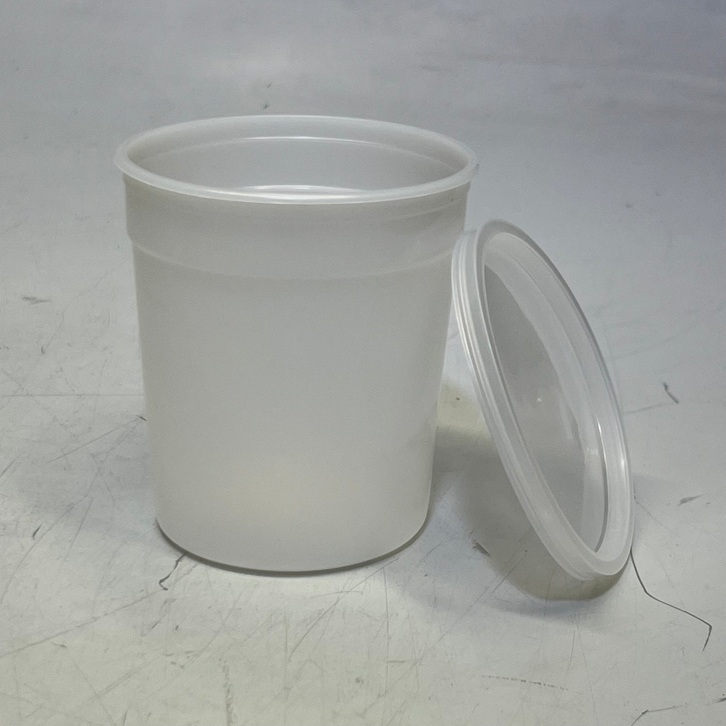 GLOBE (100 PACK) Multi-Purpose Container, Economy Style, Separate Snap Lid 8 oz 271009