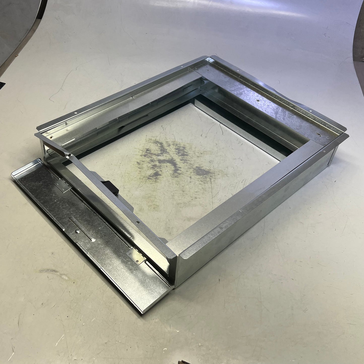 ZA@ E-Z FILTER Fan Coil Unit Filter Base 16" x 20" x 1" Silver EZ-1620-FC (Dented)