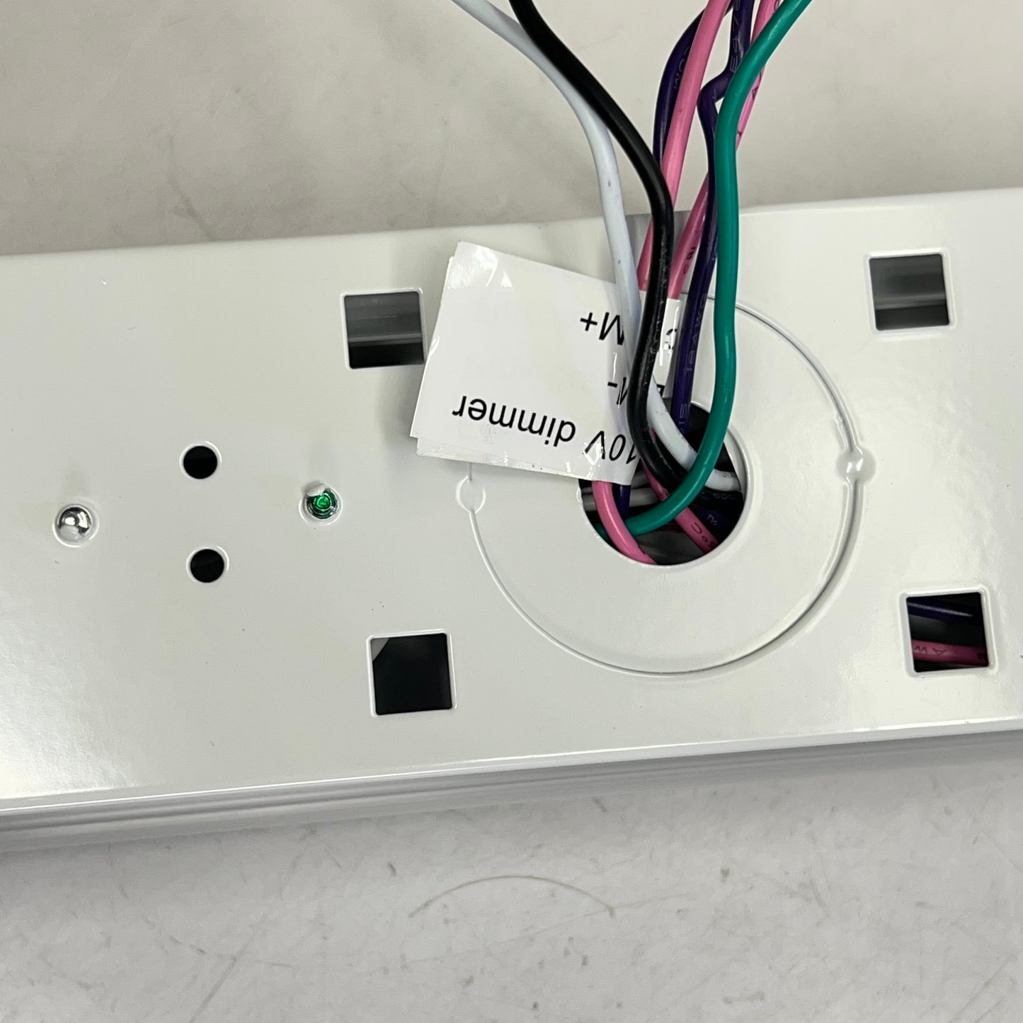 ILP LIGHTING Linear Strip Light  4' 25W 4000K Frosted Acrylic White VS43LU40FRL