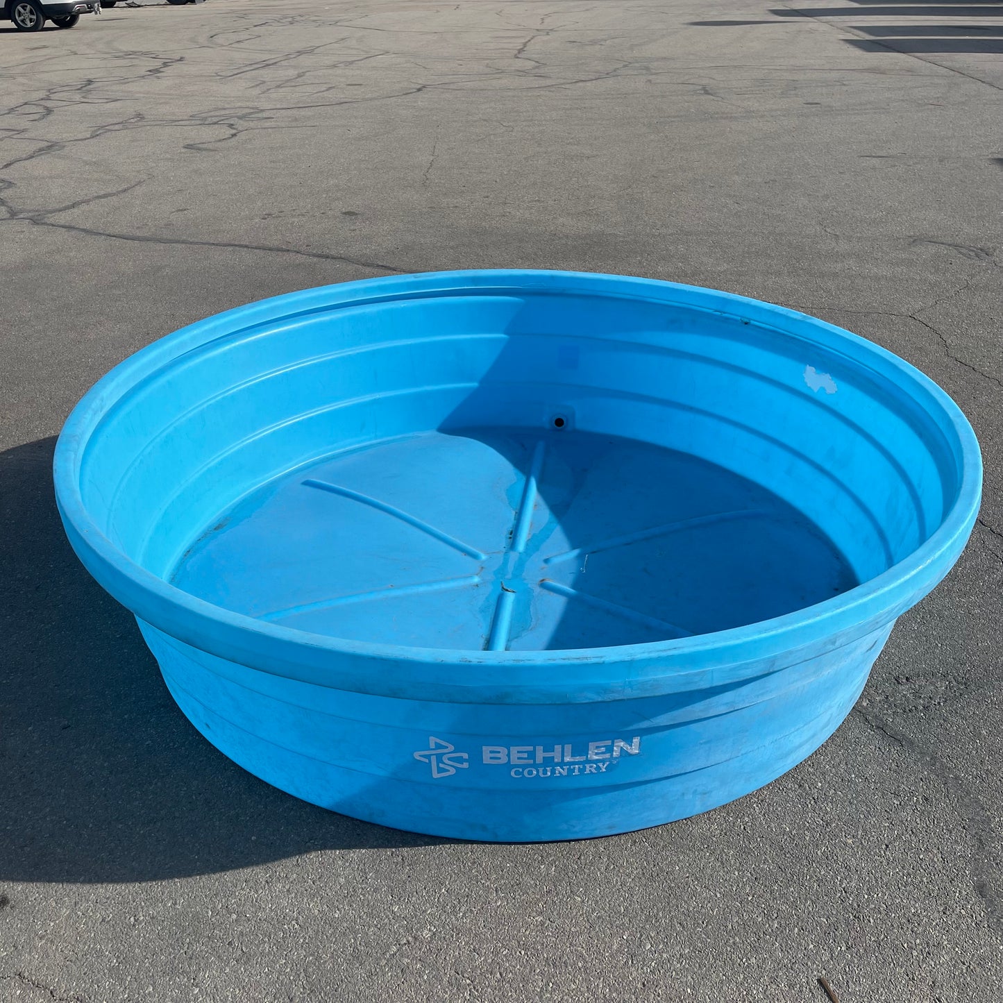 Z@ BEHLEN Poly Stock Farm Water Tank, Blue 625 gal, 8’ dia x 2’ depth (AS-IS)