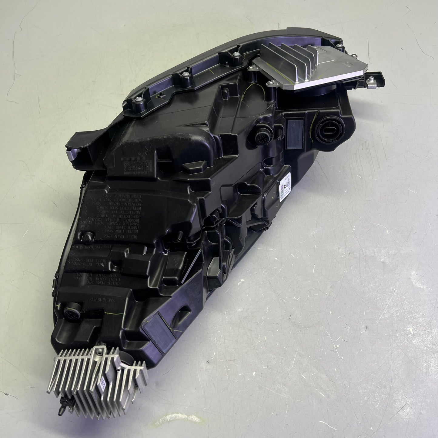 TESLA Genuine OEM RIGHT Headlight Assembly For 2027-2020 Tesla 1077372-00-L