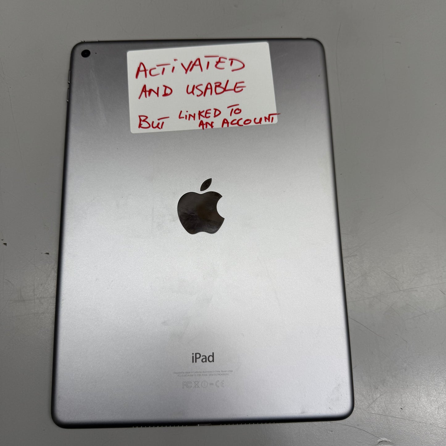 ZA@ APPLE iPad 16GB Memory (Activated but with account on it)