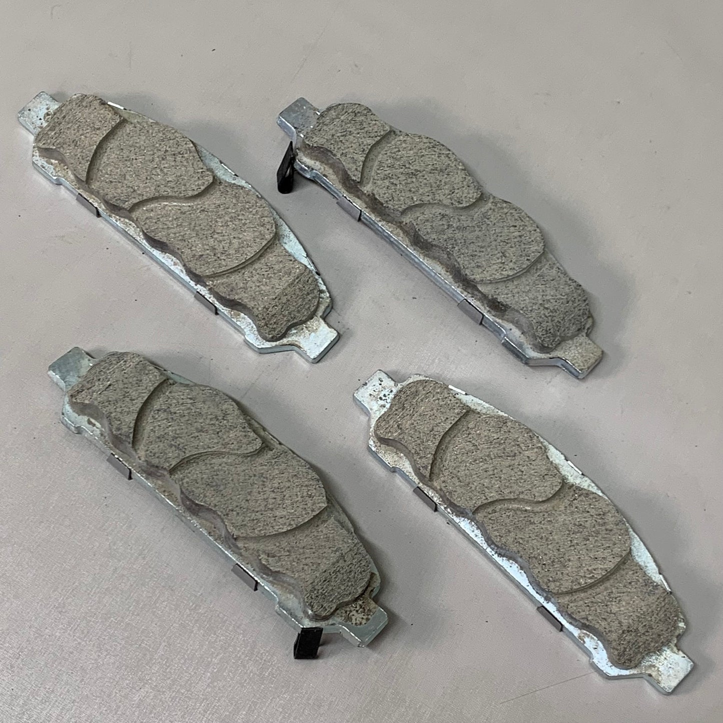 WAGNER OEx Ceramic Disc Brake Pad Set 6 1/2" x 2 1/2" Grey OEX1401