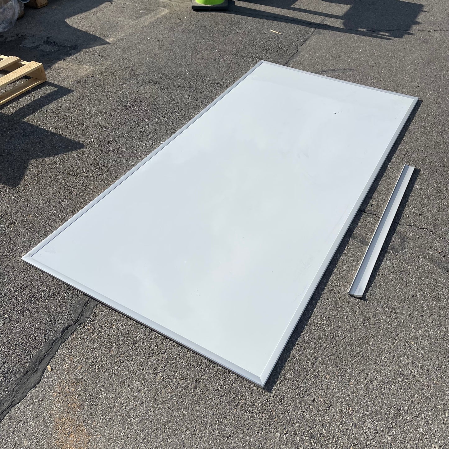 ZA@ Pallet of MIXED Whiteboard 8’ x 4’ (AS-IS)