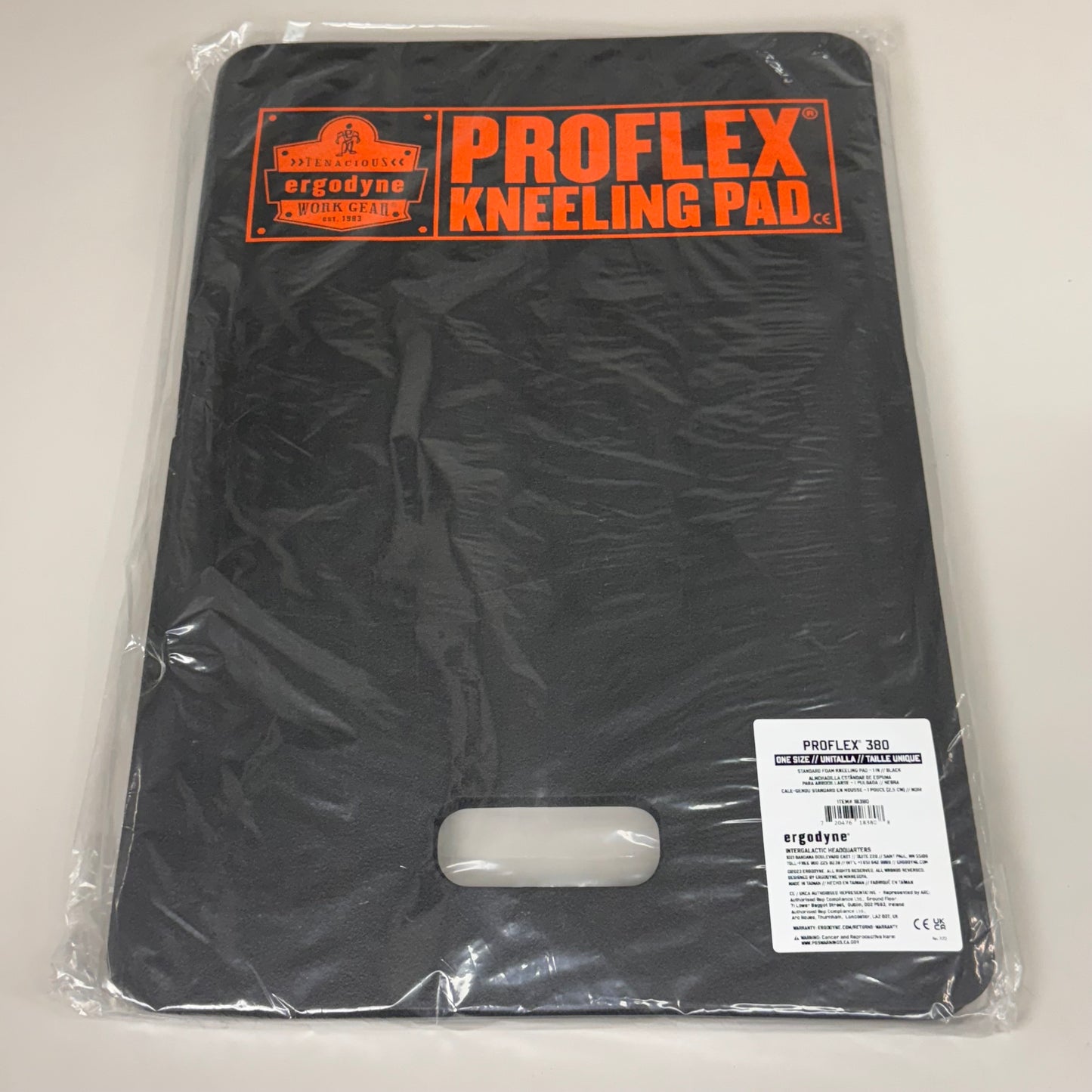 ERGODYNE Proflex 380 Standard Kneeling Pad w/ Handle Black 14" x 21" x 1" 715250