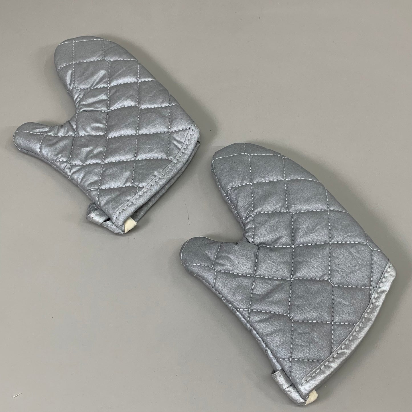 INTEDGE MANUFACTURE INC. Restaurant Grade Silicone Coated Mitts Silver 10" USA