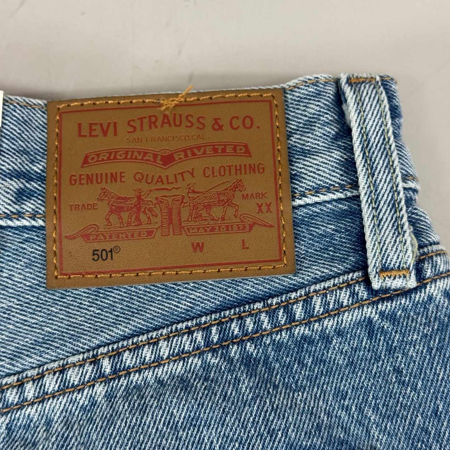 LEVIS 501 Original Fit High Rise Shorts Women's Sz 28 Vague Finish Medium Wash