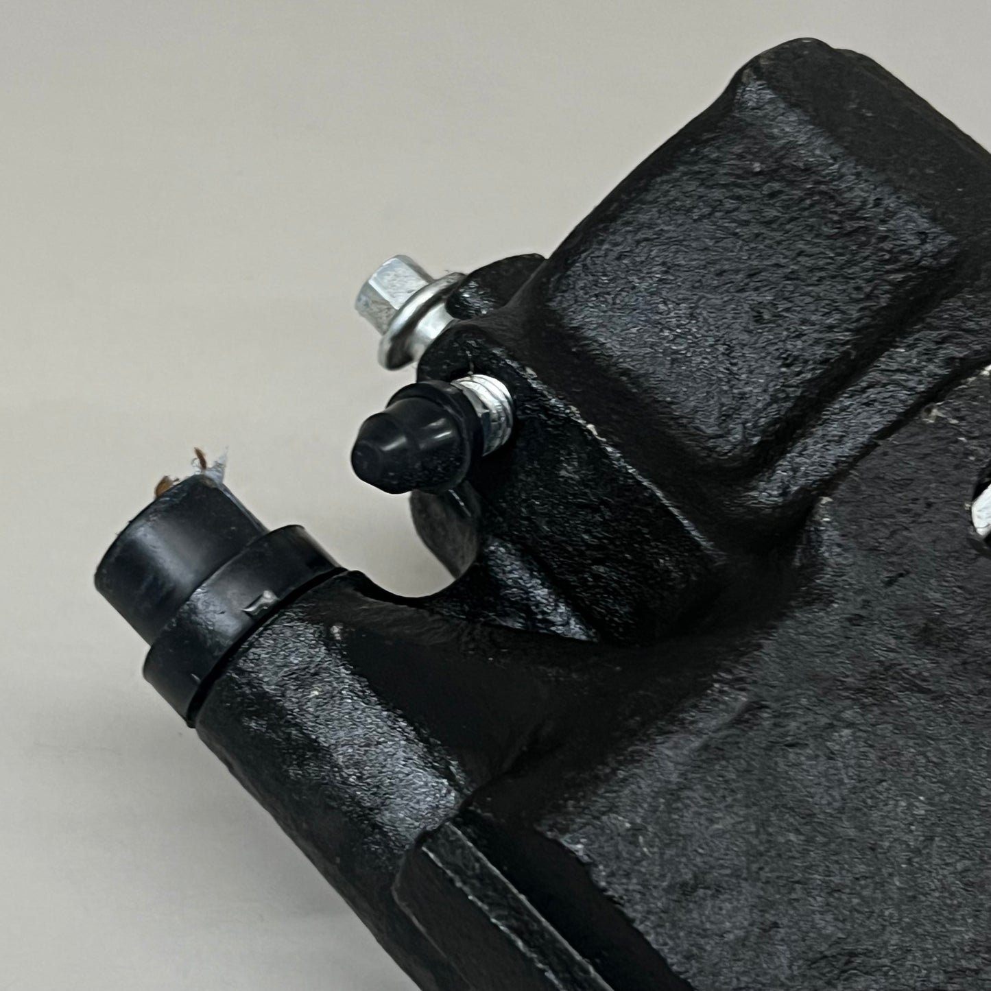 ADAPTIVE ONE Semi Loaded Coated Brake Caliper