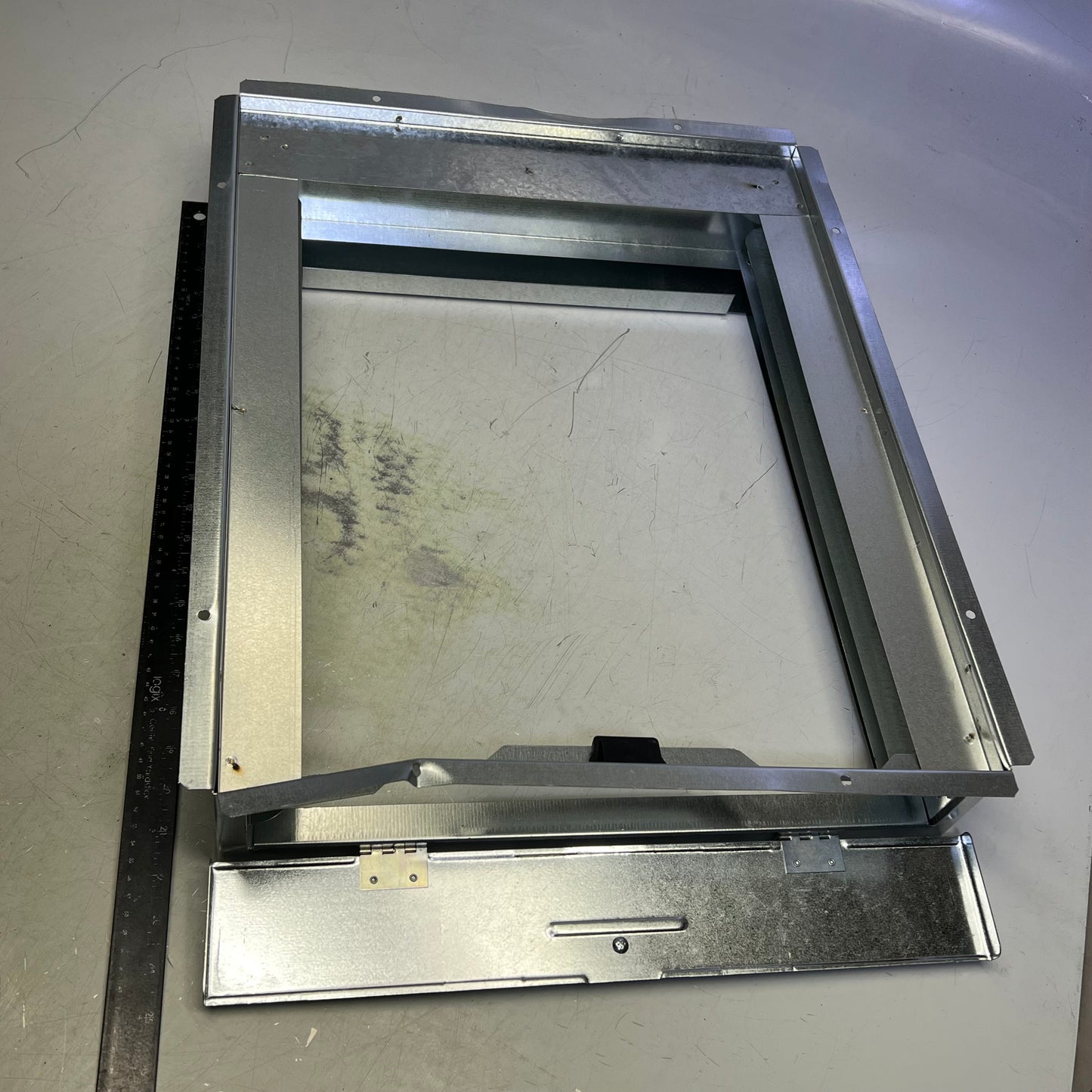 ZA@ E-Z FILTER Fan Coil Unit Filter Base 16" x 20" x 1" Silver EZ-1620-FC (Dented)