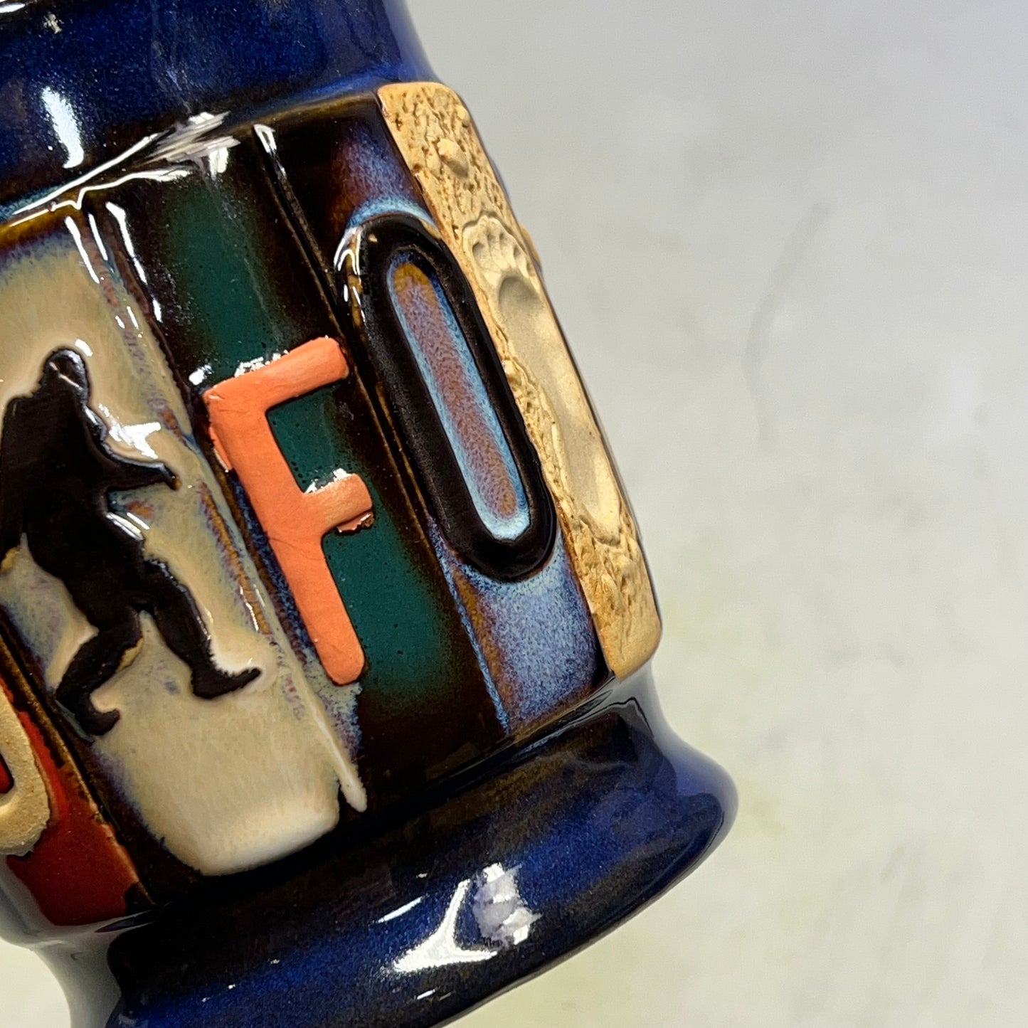 ZA@ CKI Big Foot License Plate Pottery Mug 4.5"L x 3.5" Dia Rim Blue MUGLP-CK-06 E