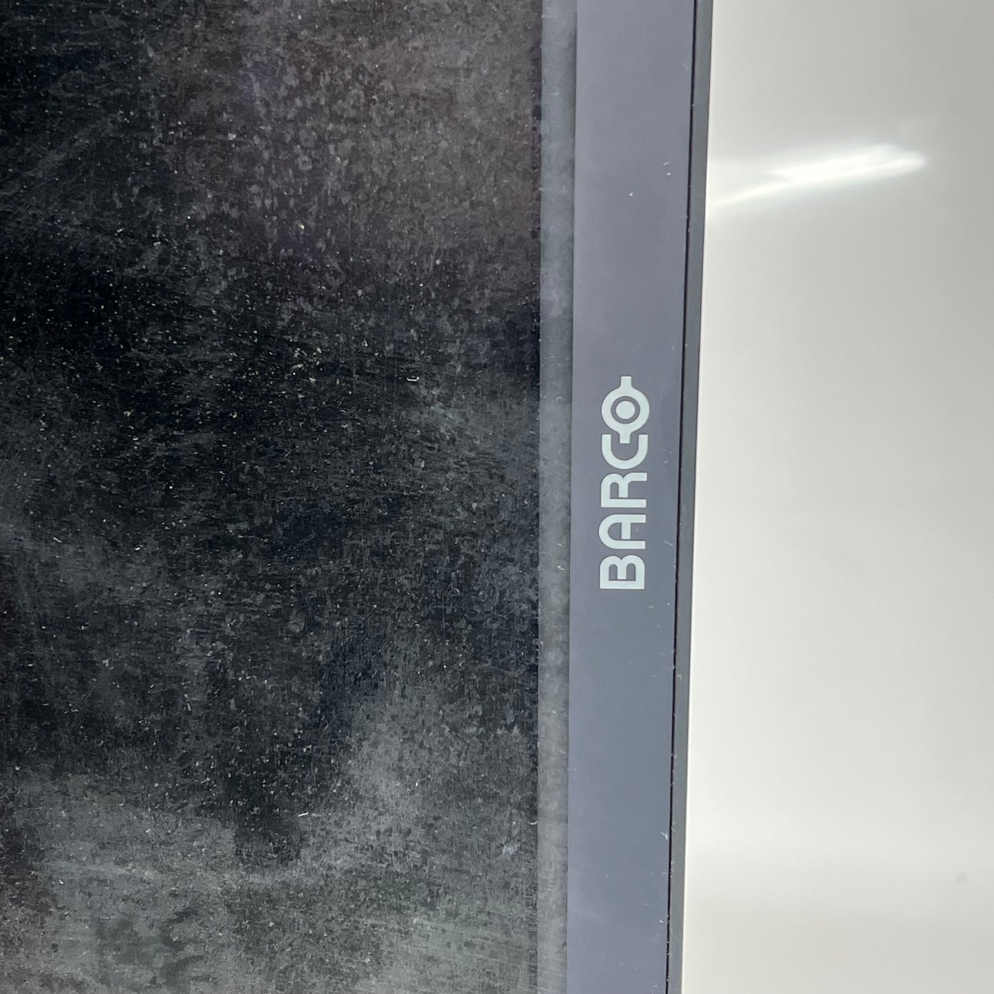 BARCO Mega Pixel Diagnostic Grayscale Display System 21" Grey MDNG-2121 (Used)