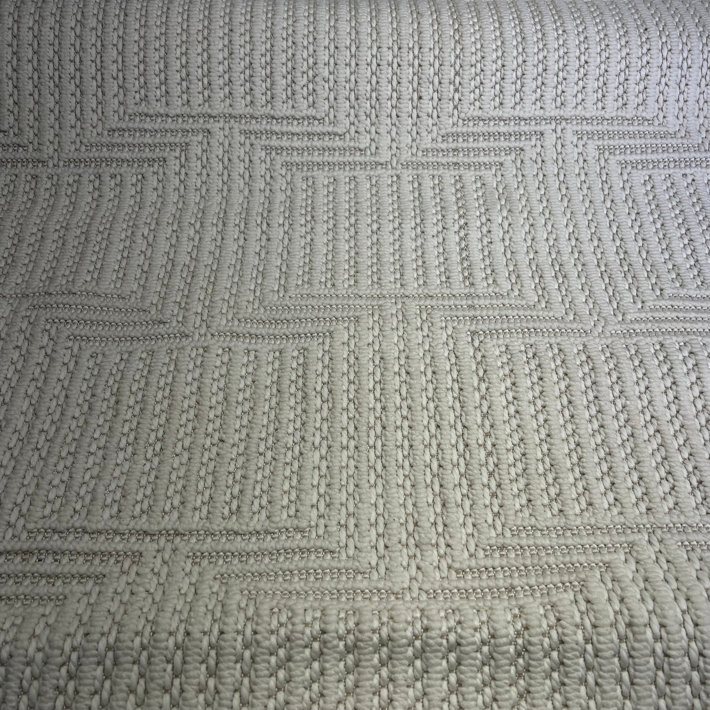 ZA@ GERTMENIAN Regent Collection Textured Soft Outdoor/indoor Rug 5' X 7' White/Tan 1876750 (Return-Dirty)