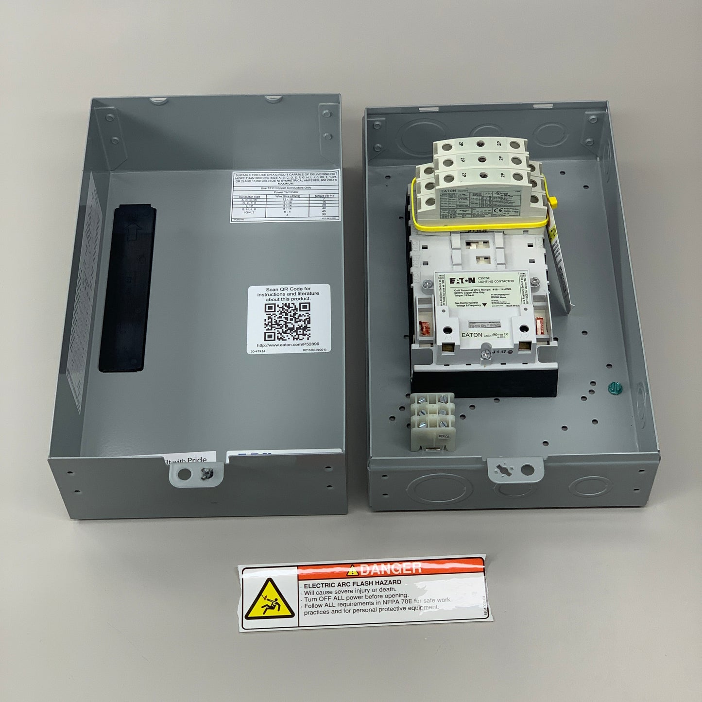 EATON Cutler-Hammer Enclosed Contactors Lighting Light Grey ECC03C1A6A (New)