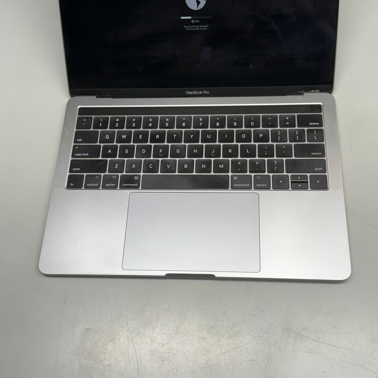 ZA@ APPLE Macbook pro 13" laptop (Small Screen Crack, AS-IS)