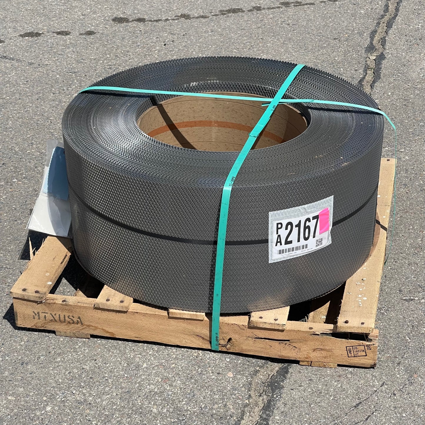 ZA@ Pallet of METALEX Expanded Metal Mesh Roll for Machine Guards, Filters, Sunshades, Fencing, etc. 14” W Steel (AS-IS)