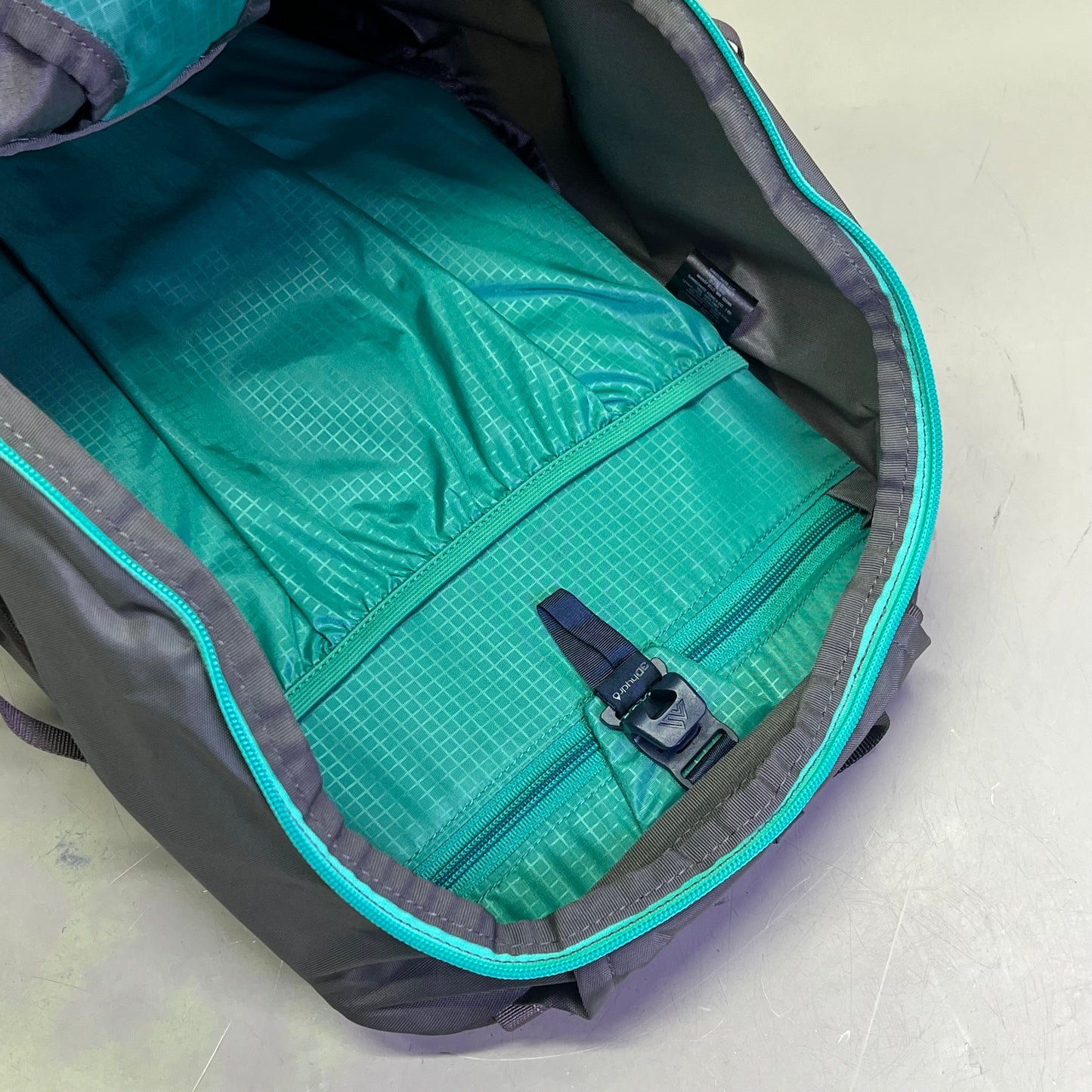 GREGORY Jade 28L Backpack W/ Free Float System & 3D Hip Belt SM/MD Mist Grey