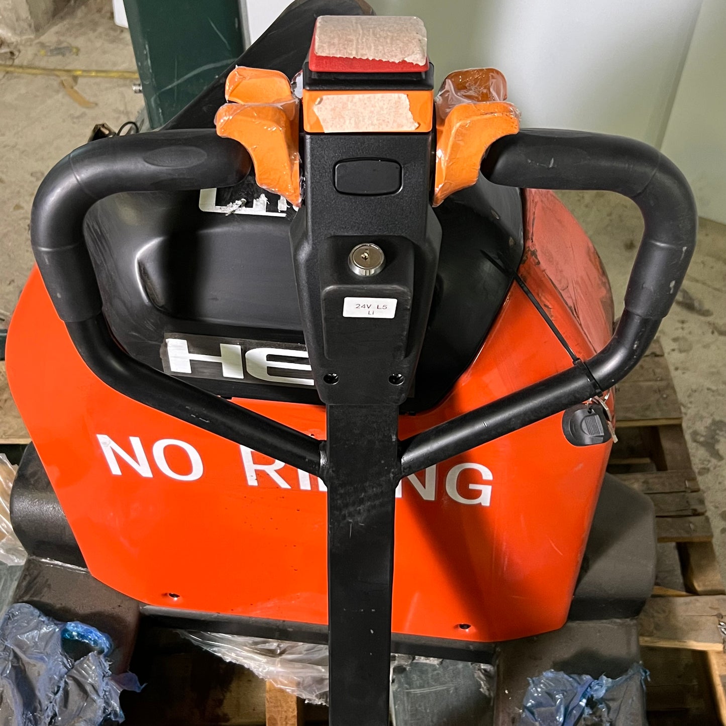 HELI Fully Electric Pallet Jack Truck 3300 lbs Sz 27" W x 60" L CBD15J