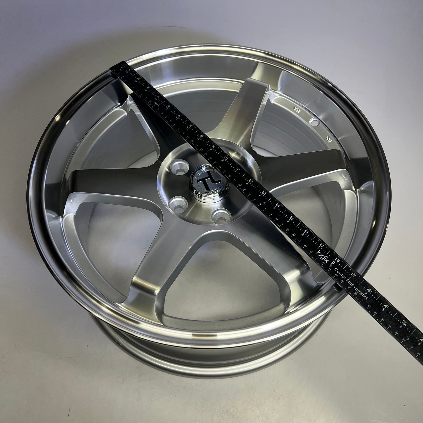 TRAKLITE Alloy Wheel Remanufactured 18x8 5x114.3 ET40 73.1 Hub Silver 657 HC1473-1