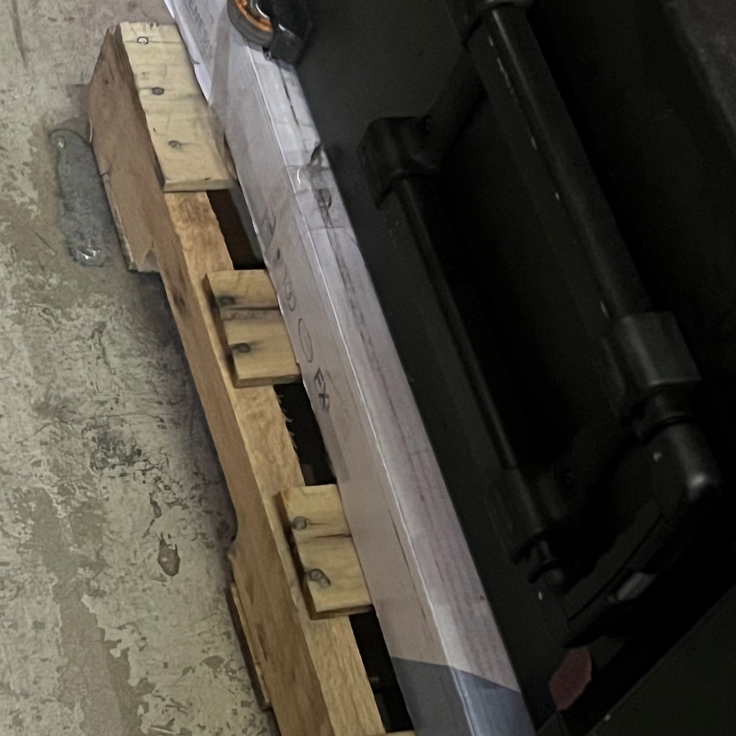 ZA@ Pallet of Work Sleeves, Skincare Set, Hardware, Mobile Server Hardcase & Vehicles