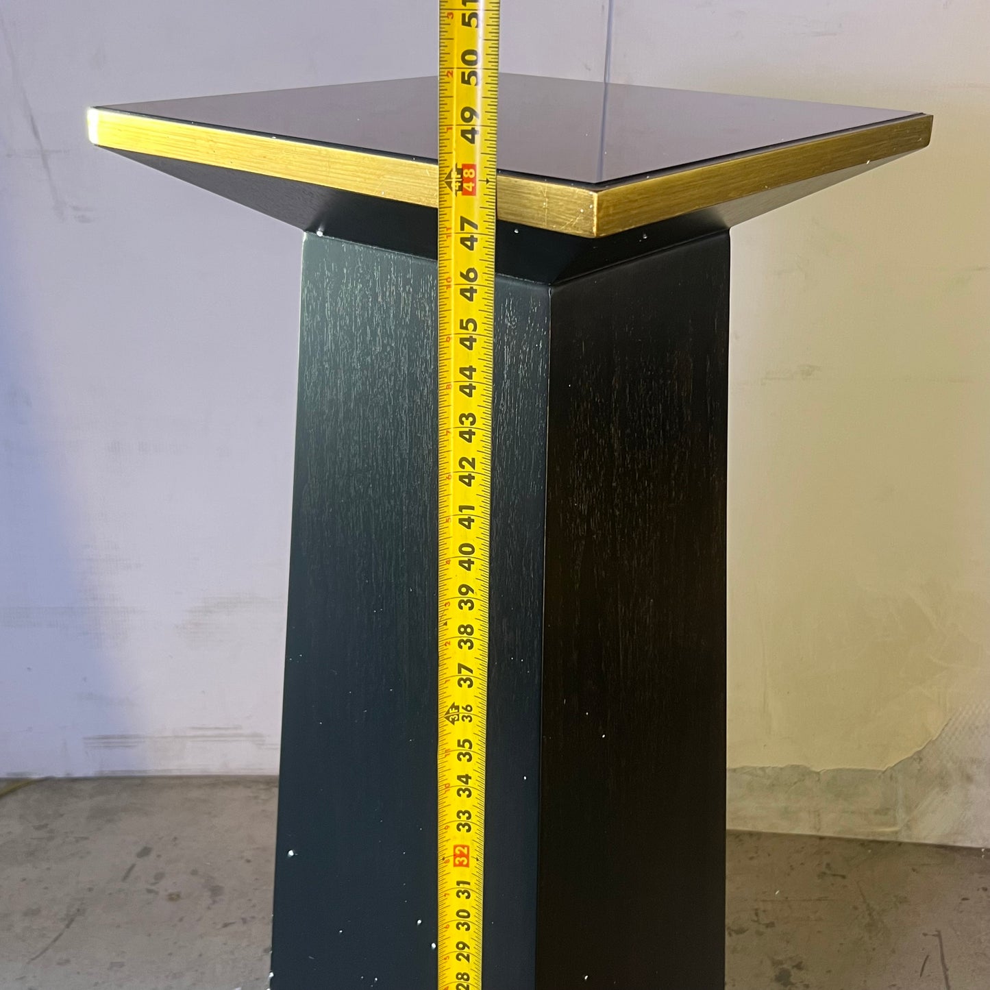 CHELSEA HOUSE Bradshaw Orrell High Top Pedestal 16"W X 16"L X 48"H Black & Antique Gold Leaf 385211 (New Other, Distressed Box)