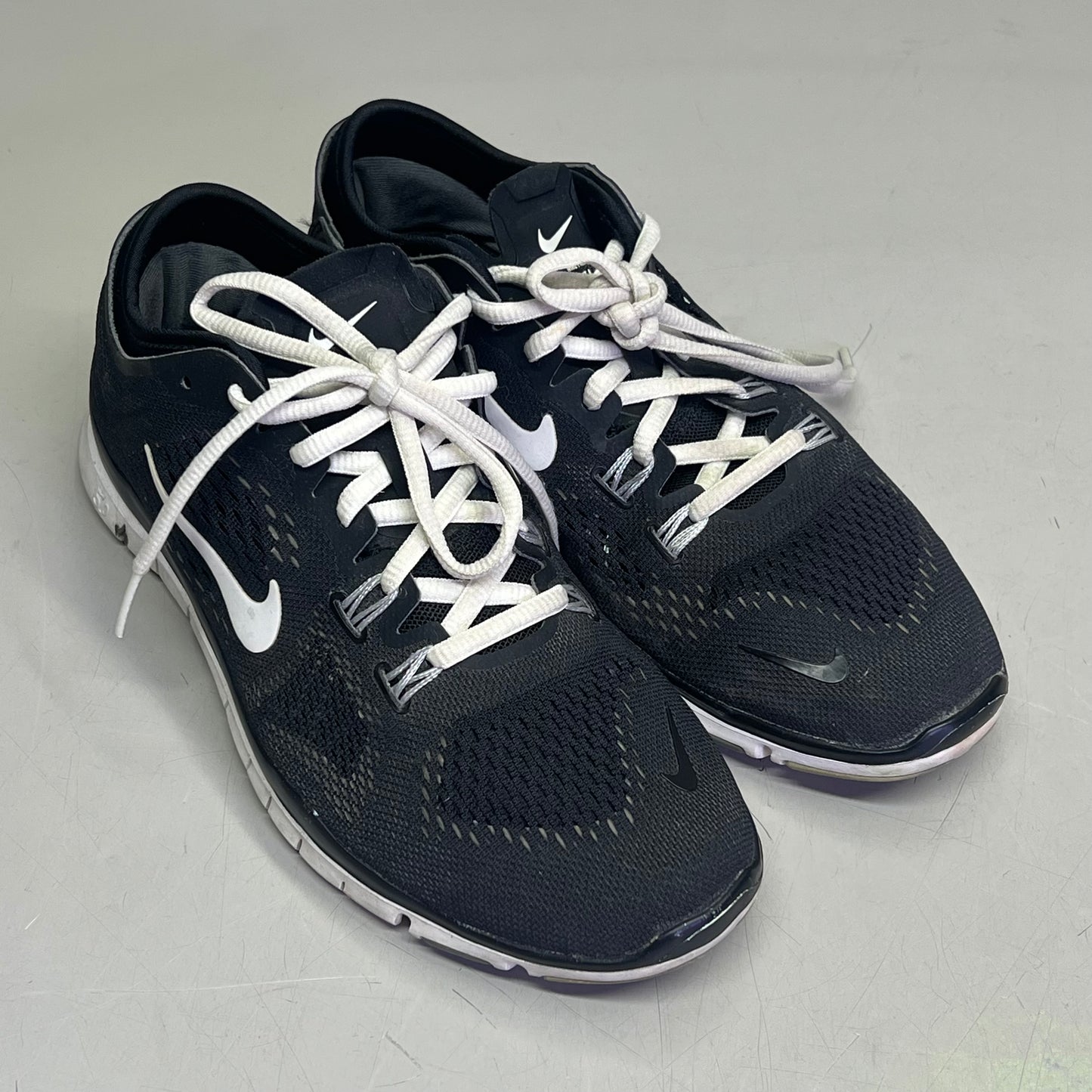 NIKE Free Tri Fit Cross Training Sneaker Women's Sz 7 Black/White (Pre-Owned)