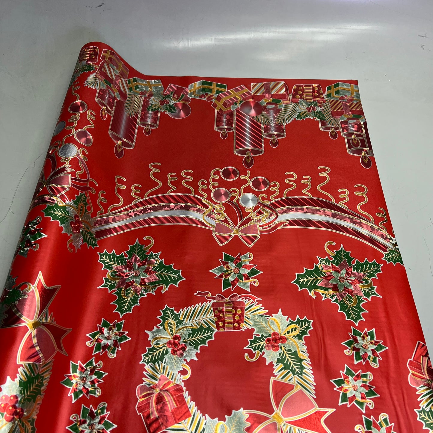 Christmas Shimmery Poinsettia, Candle & Bows Vinyl Table Cloth 54"x60' Red/Green
