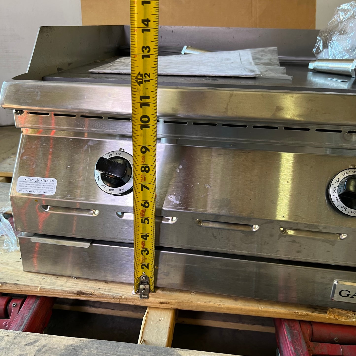 GARLAND Electric Commercial Range Sz 24"W x 24"L x 14"H, ED-24G (New w/ Damage, One Leg Missing)